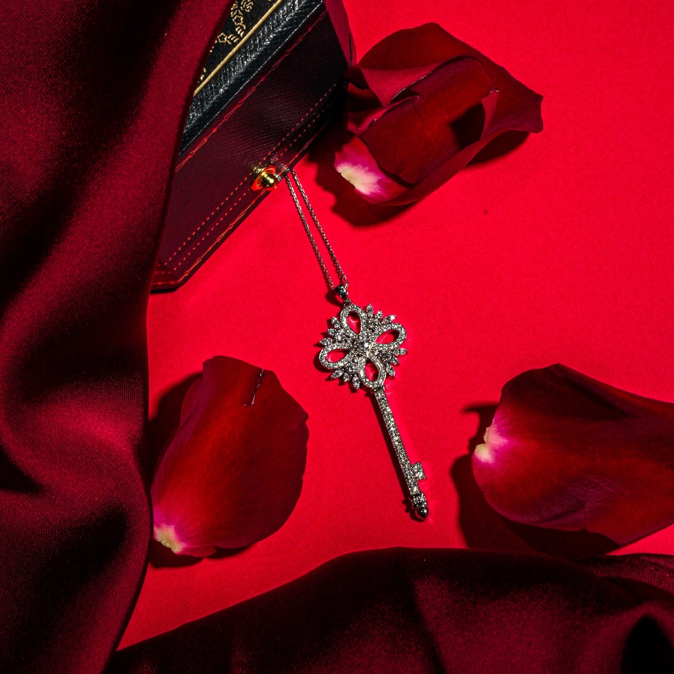 eternal blossom key pendant - product_gallery - 2