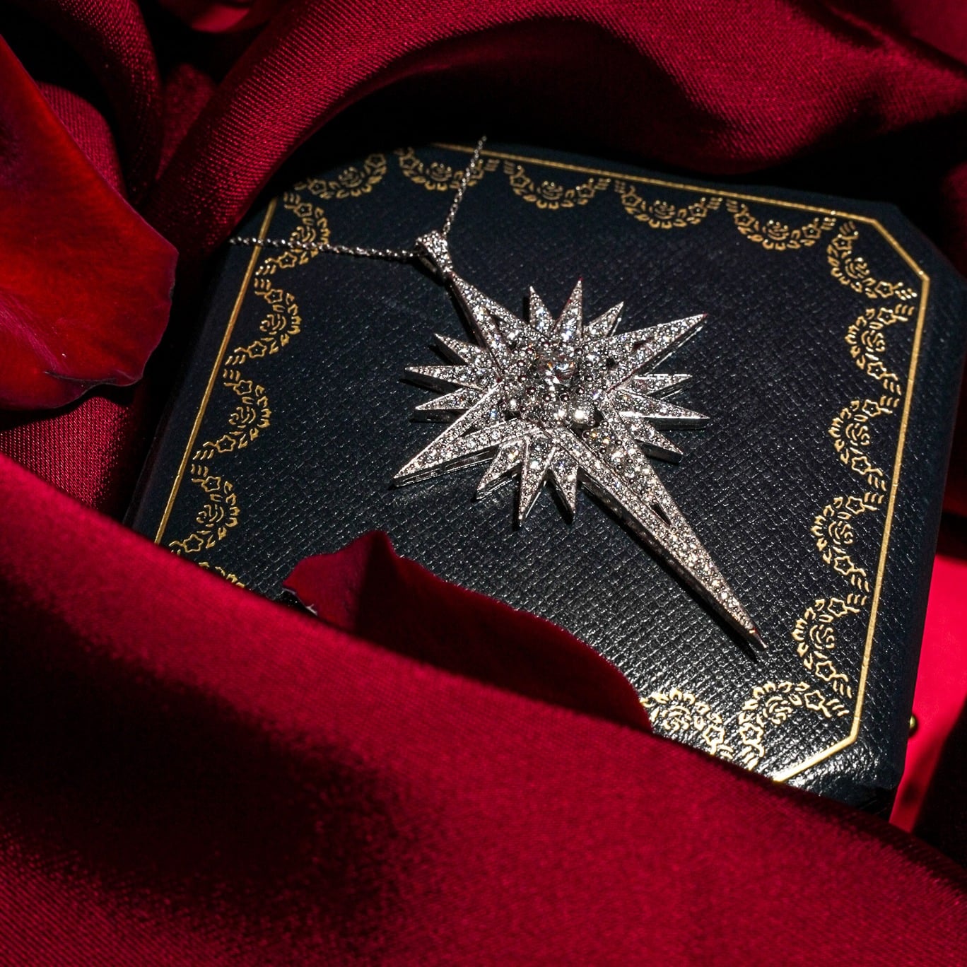 cross beacon pendant - product_gallery - 2